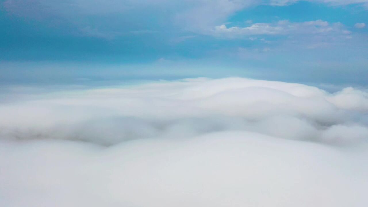 初夏雨后的威海西霞口,秒变云海流动的“天空之城”