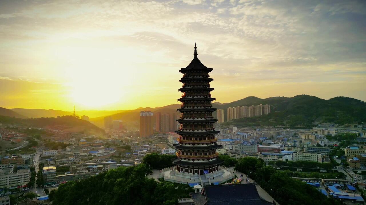 夕阳下的文昌塔美景