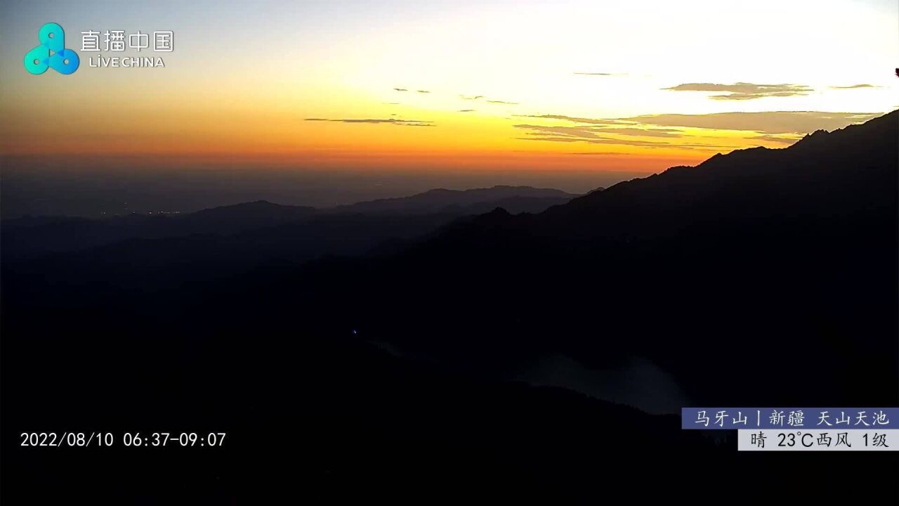 不可错过的日出 新疆天山马牙山的日出,伴随太阳升起,阳光的照射下,山间层次感逐渐显露,景色十分宜人…