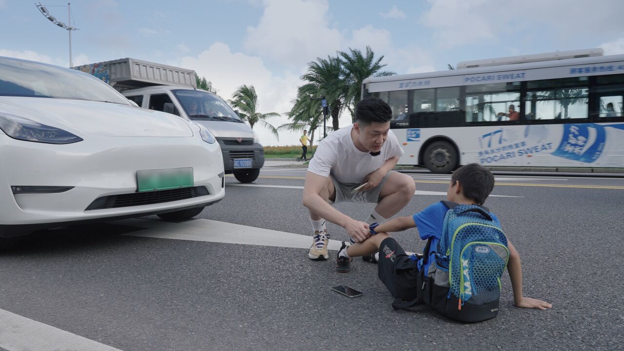 珠海市中小学生《交通安全第一课》:过马路要走斑马线