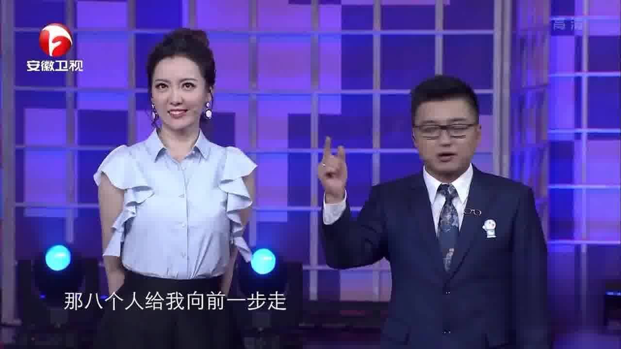 阿姨们心态年轻,扮青蛙跳广场舞,气氛十分活跃|跳舞