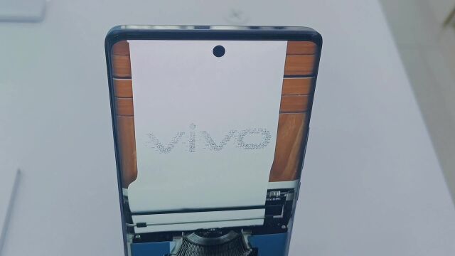 vivo X90外观科技感强设计独到