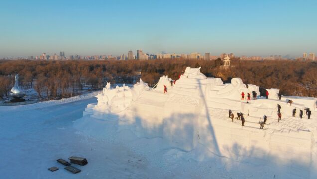 名画《母与子》现身太阳岛雪博会