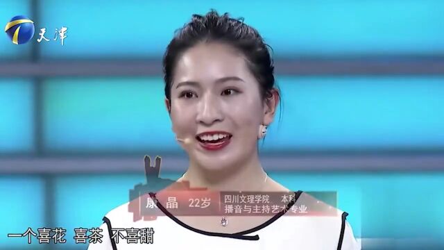 22岁女孩形象气质佳,华丽简历惊艳众人,主持人:让人嫉妒