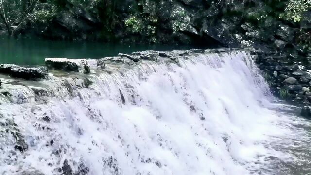 安徽石台:冒雨游牯牛降景区,观瀑布美景