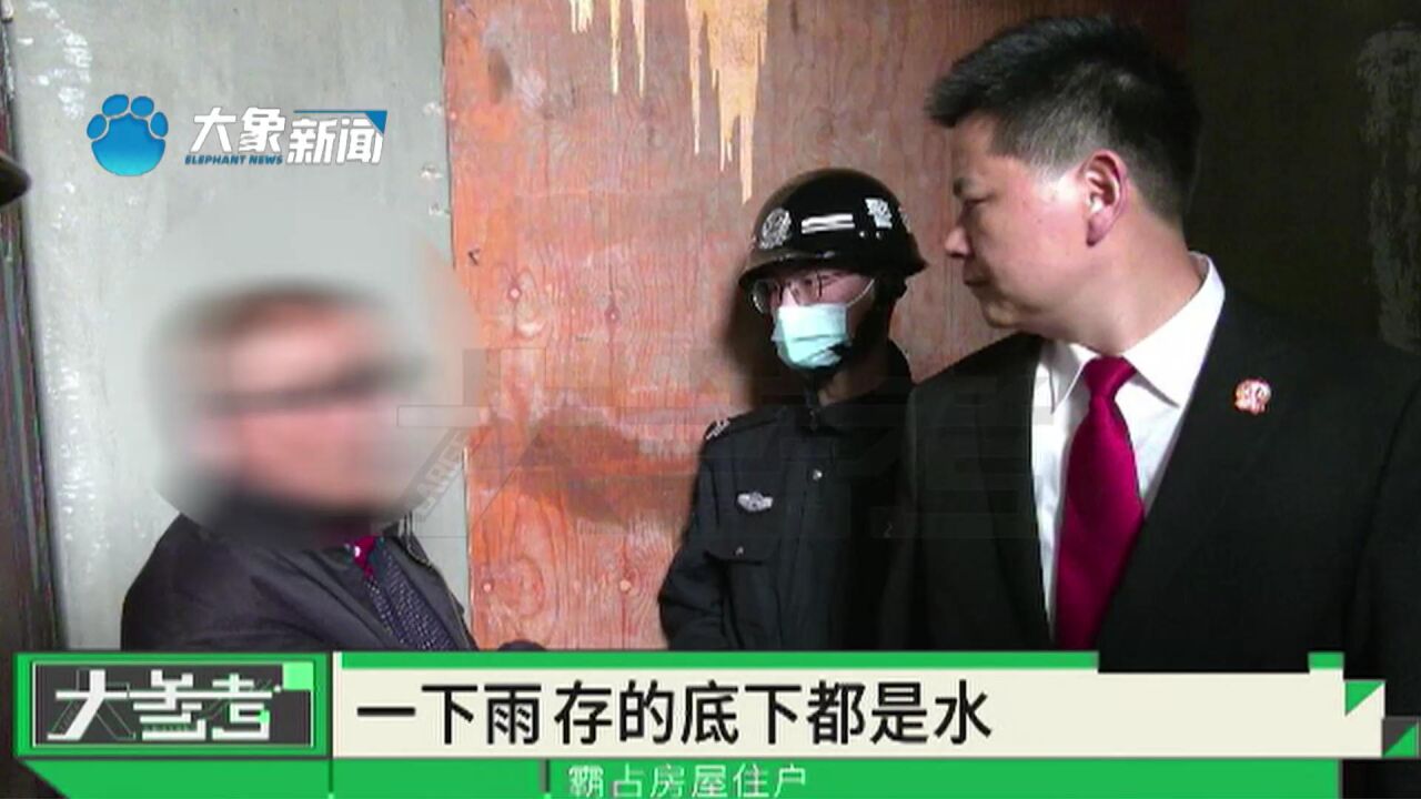 河南新密:屋内人不听劝告,霸占在建工地,拒不搬走,法院强制执行!