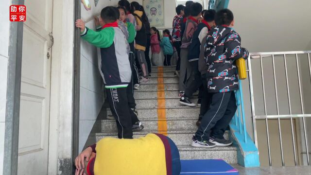 济南明珠小学防踩踏视频