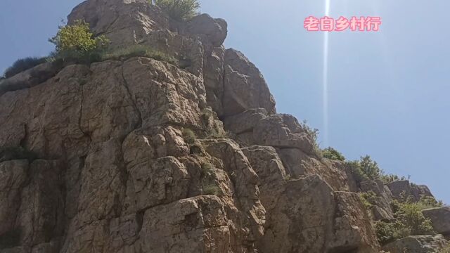 内蒙古有座奇特的山峰,顶峰上有一处泉水,大自然好神奇