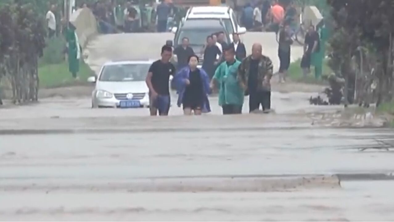 吉林舒兰强降雨致道路被毁,救援工作有序进行