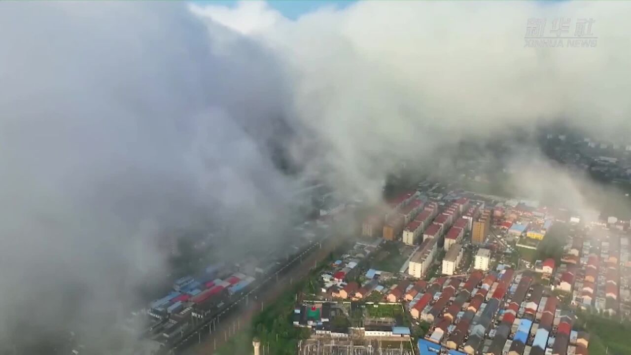 山西翼城上空现平流雾奇观 仙气飘飘宛如天空之城