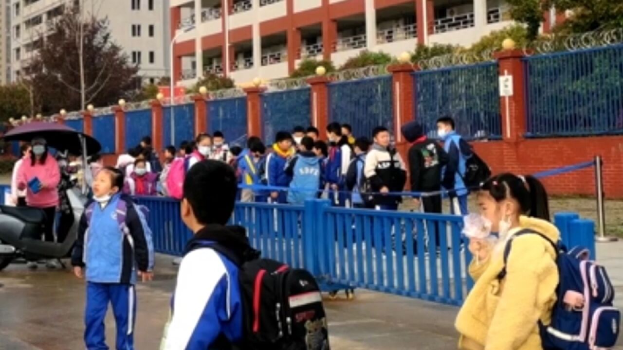 学生不订奶要开县级医院以上诊断证明?工作人员:教师个人行为