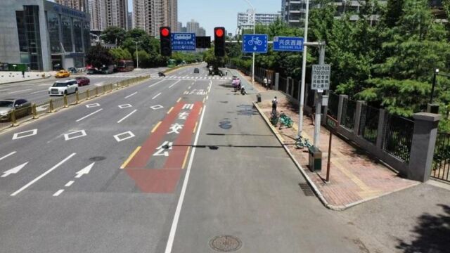 西安绿色出行提速 道路标志标线设施大调整