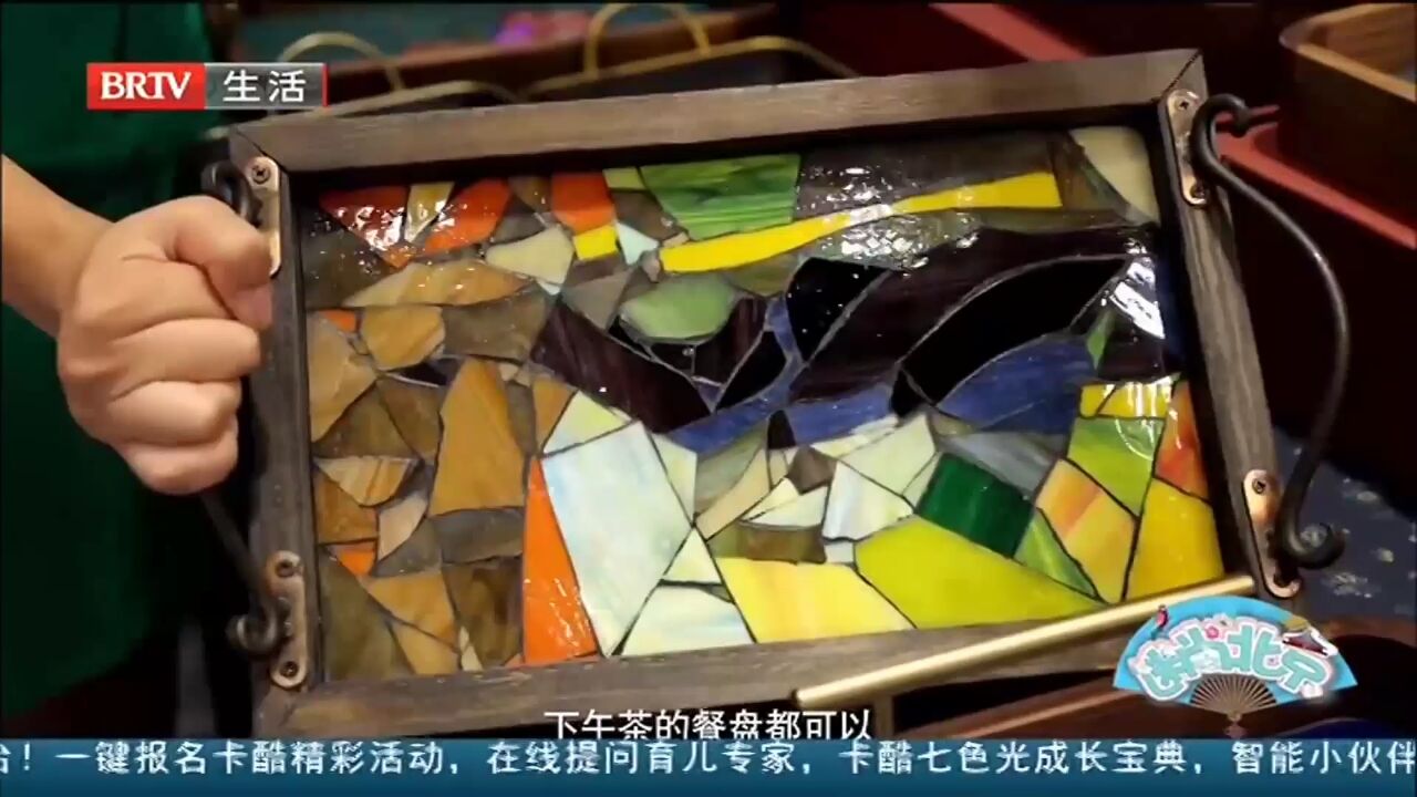 市集上还有80年代的装饰画,针织毛衣,太有年代感了