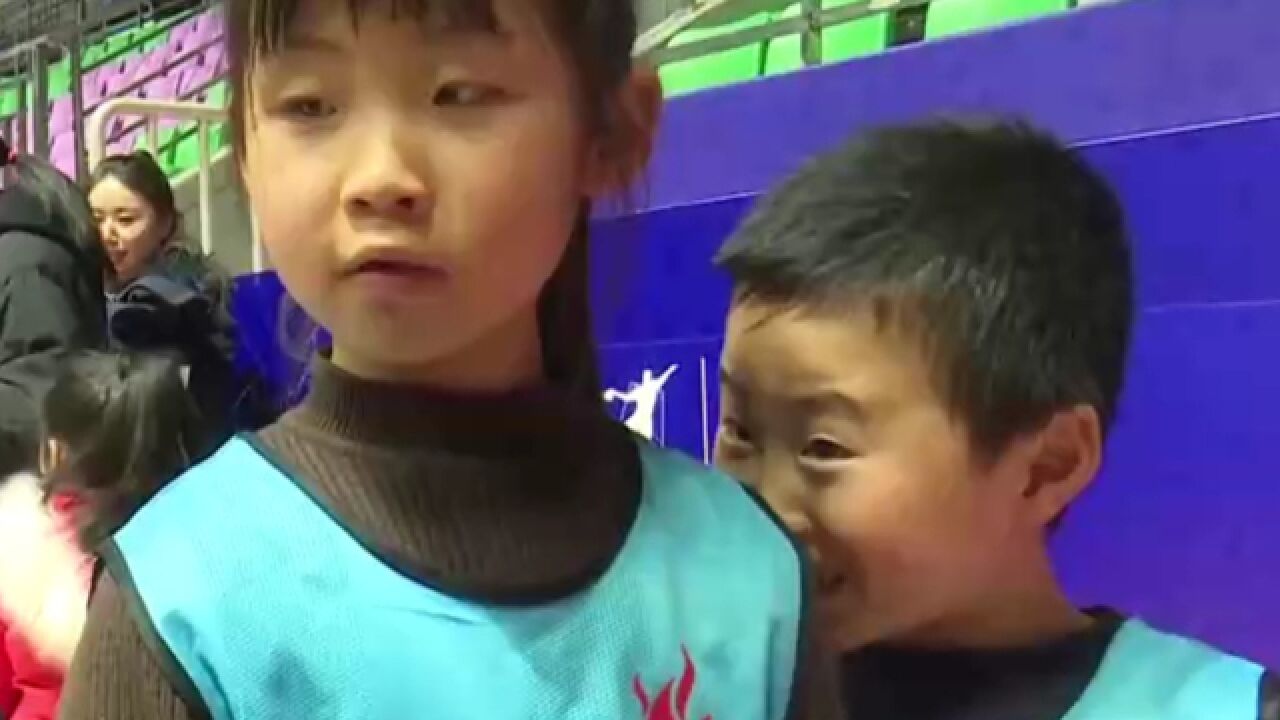 幼儿手球走进超级联赛赛场,手球让小朋友团结意识得到显著提高