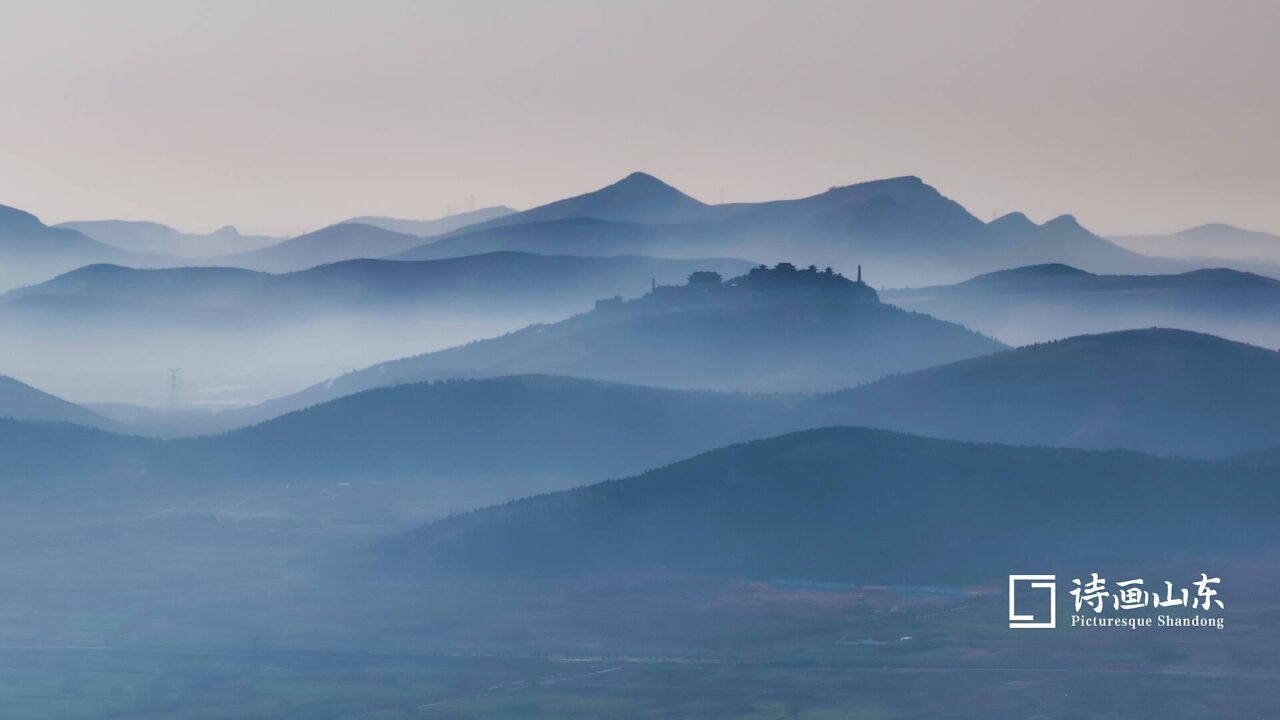 诗画山东丨清晨枣庄山村晨雾氤氲 宛如画卷