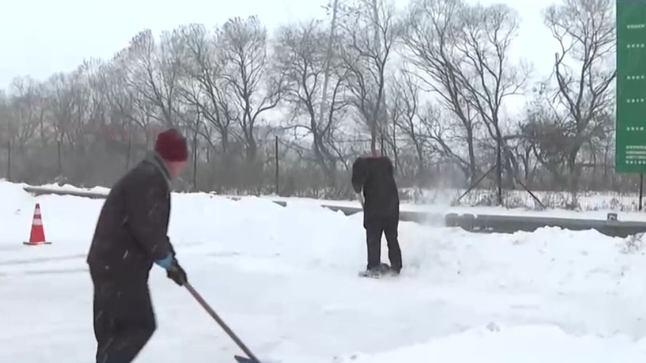 黑龙江:多地出现降雪天气,交通受影响