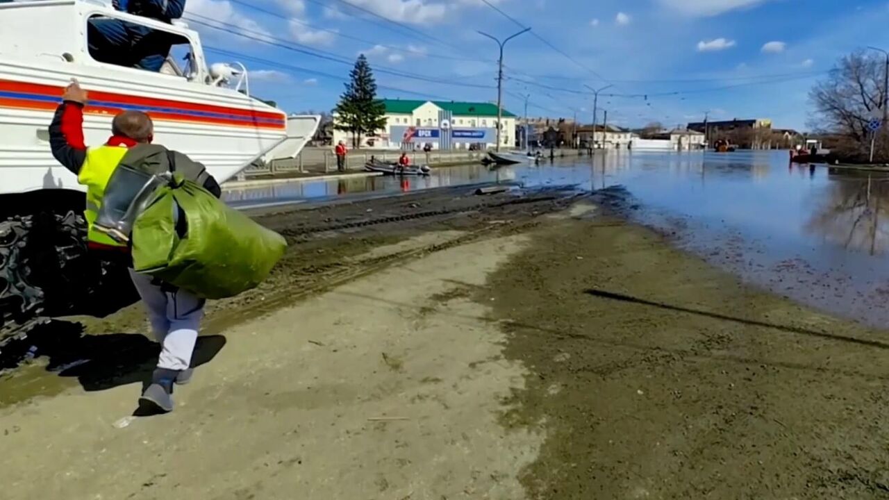 俄罗斯奥伦堡市乌拉尔河水位超过历史最高值