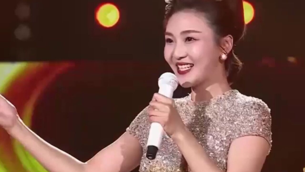 刘若颖演唱《我一见你就笑》,曲调轻快,忍不住一起律动