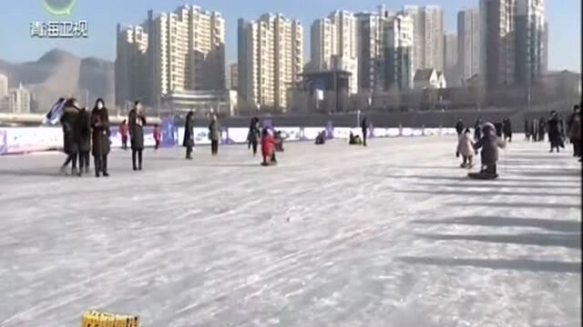 河北承德举行小学生滑冰车比赛普及冰雪运动