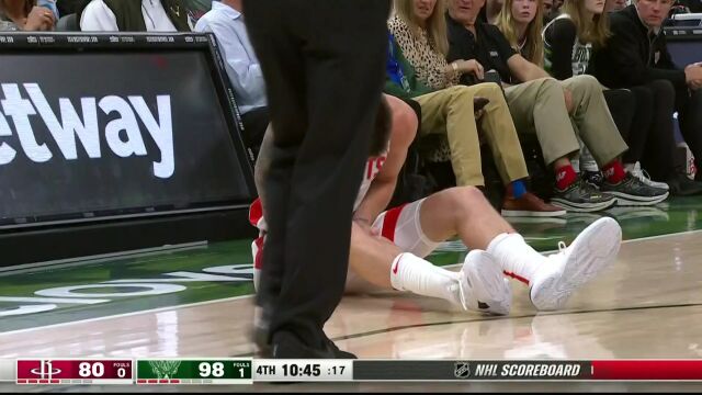 NBA常规赛：火箭vs雄鹿第4节中文解说回放