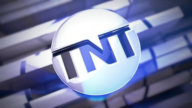 别惹昆昆！字母哥禁区起飞死亡封盖摁下哈里斯