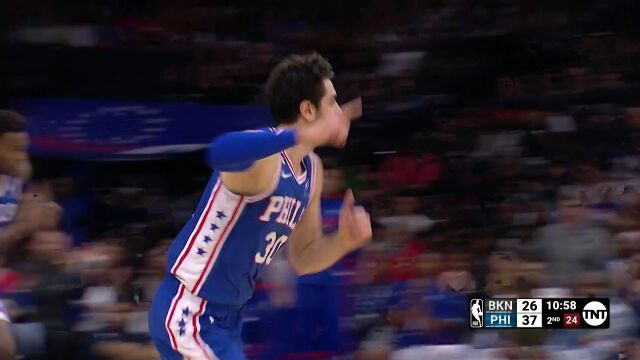 传球出其不意！尼昂人缝击地妙传助攻科尔克马兹双臂灌篮