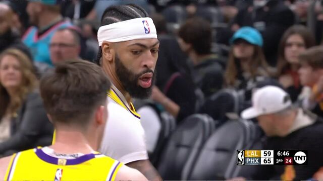  NBA常规赛：湖人vs太阳第3节英文原声回放