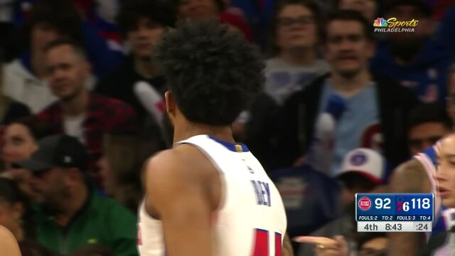 强硬单打碾压对手 萨迪克贝顶开米尔顿完成抛投2+1