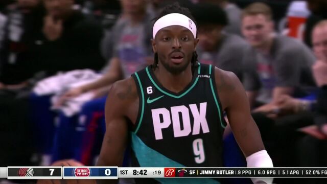 远距离开火展现无解输出 利拉德大号三分甩狙正中靶心