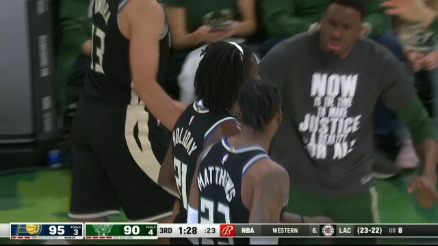 卡莱尔无奈叫停！雄鹿默契传导篮下屡屡打成easy ball