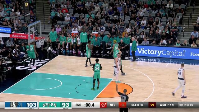 这是什么鬼动作？东契奇抛投打进准压哨