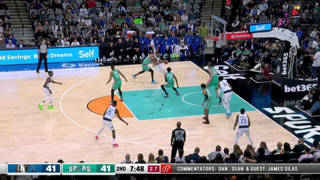 打不进还有我呢！伍德旱地拔葱单臂补扣势大力沉