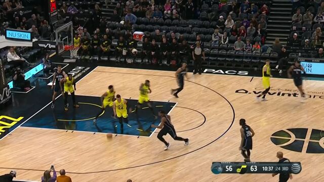 遛的防守团团转！卡特假动作戏耍防守突破上篮命中