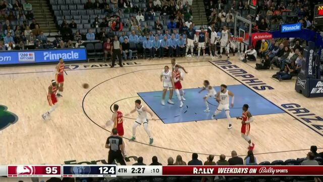 三分加农炮 霍乐迪接连命中两记三分