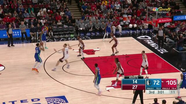 一道篮光呼啸而过 伍德直冲九重天双手炸筐