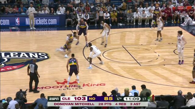 阿尔瓦拉多末节伊始连取五分 再抢断米切尔策动反击潮