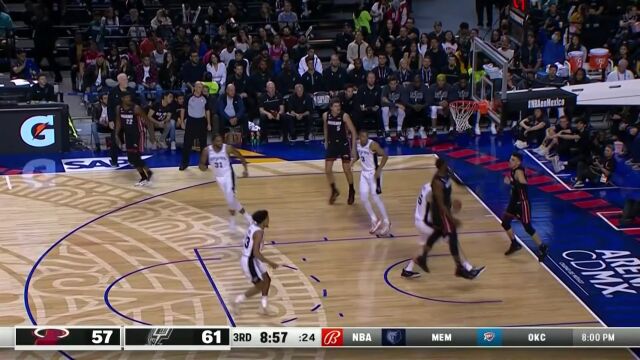 琼斯长传连线贯穿全场 迪奥普飘逸快攻单臂劈扣