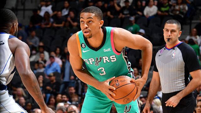 约翰逊vs独行侠集锦 空砍30分肉盾打法横冲直撞