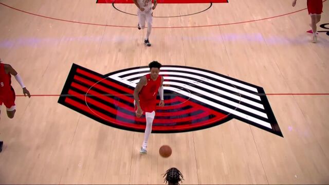 假动作骗过防守 格兰特晃飞奥科罗篮下暴扣