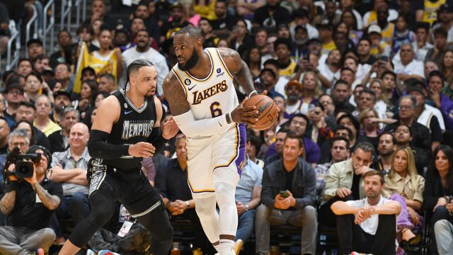 詹姆斯vs灰熊集锦 季后赛145次单场25+5+5成历史唯一