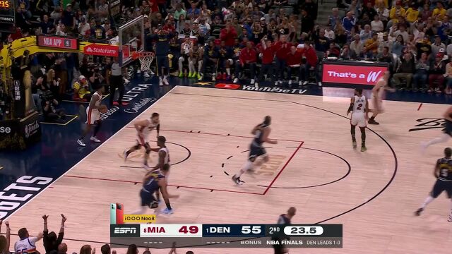 传球丝滑写意！穆雷约基奇两点连线助攻戈登反手上篮