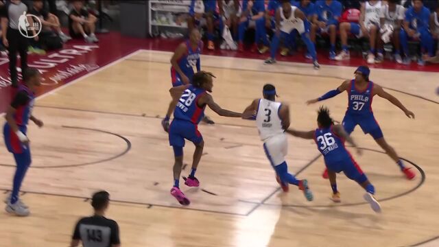 哈迪强行上篮偏出 摩尔异军突起篮下完成补扣