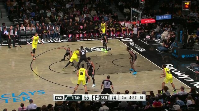 绝招被识破！塔克招牌反篮遭双人合力封盖