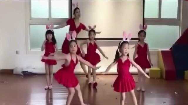 幼儿舞蹈《兔子舞》,小玉兔们祝你中秋快乐!