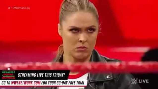 WWE回顾女子摔跤经典争霸赛总决赛,大美女对阵性感女神,过瘾!