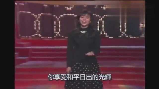 刘文正和飞鹰三姝现场演唱《年轻的心》,伊能静真是太可爱了!