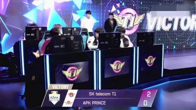 KESPA杯 SKT2:0 APK Faker笑着给新队友说啥呢?不送包赢吗?