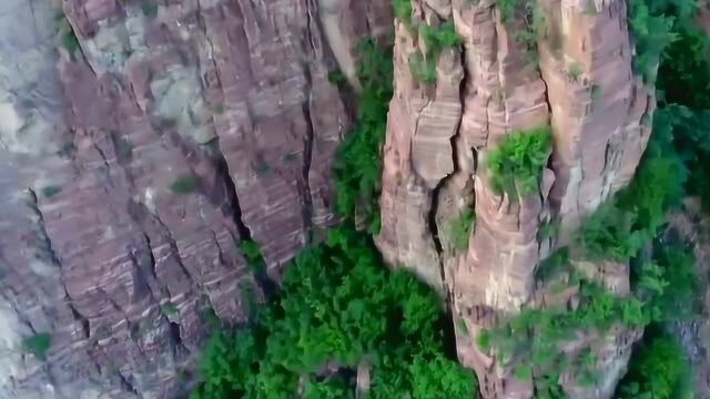 航拍中国:河北苍岩山,断崖绝壁,层峦叠翠,领略壮观的自然鬼斧神工