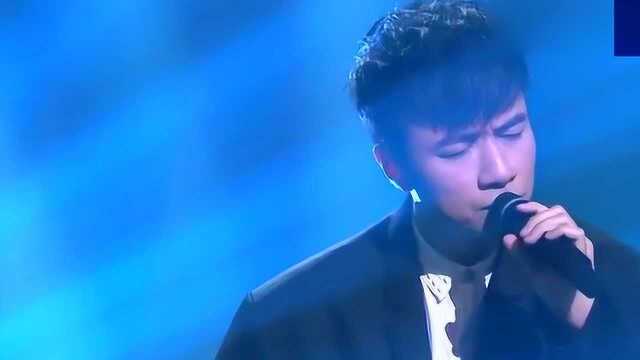 古巨基演唱《心跳回忆》,一唱完观众掌声雷动,经典金曲太有味道了