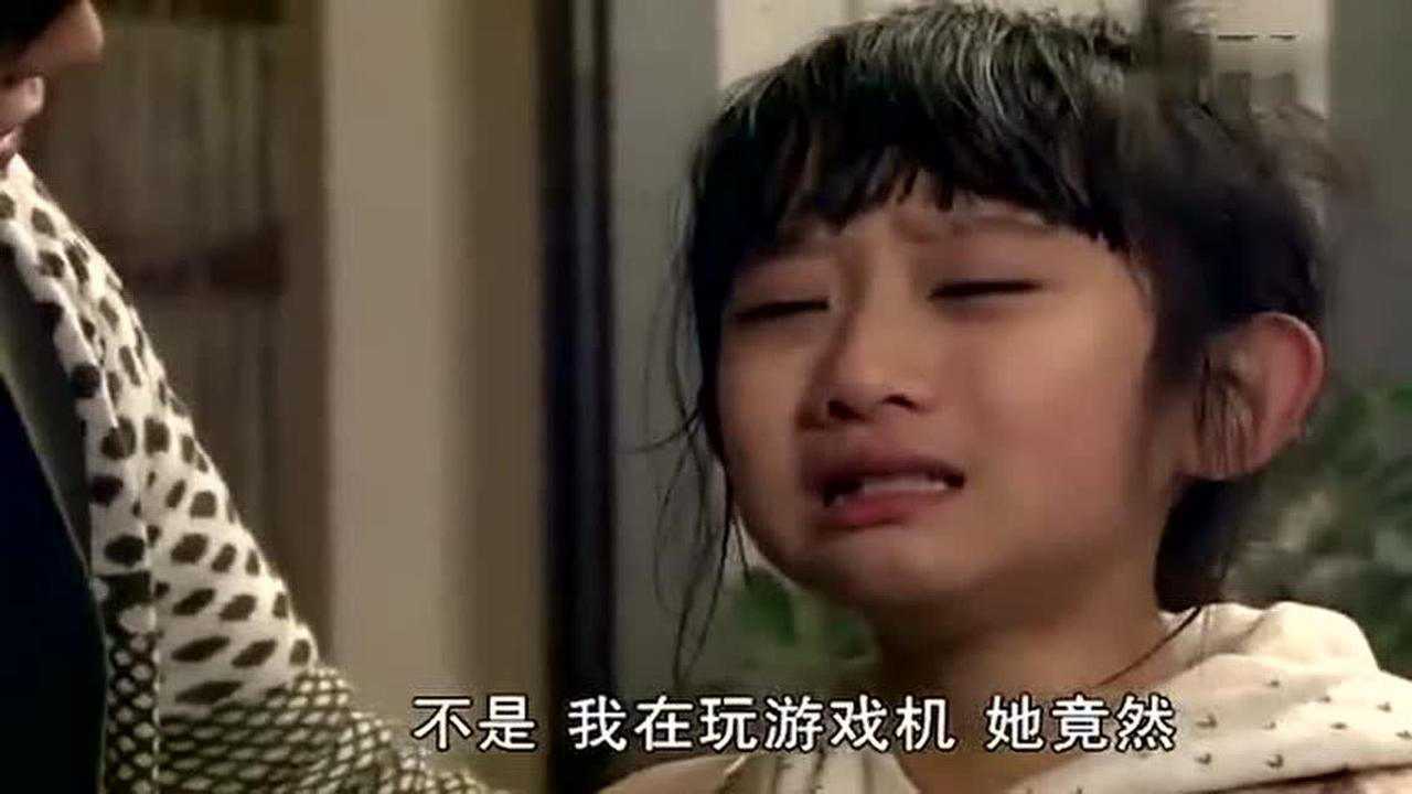 狠心后妈在家里虐打小孩 孩子爸爸知道了 直接给后妈一巴掌！腾讯视频 